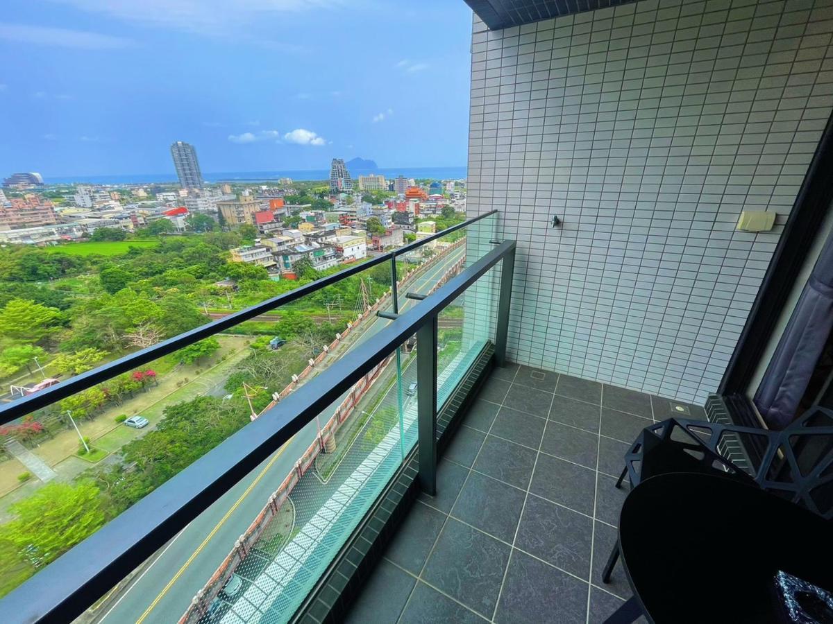 Toucheng Happyhouse頭城黑皮家 附早餐 Lägenhet Exteriör bild